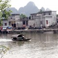 cach-hoa-giai-huong-nha-quay-lung-ra-song